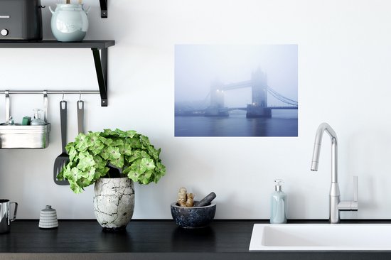 Muurstickers - Sticker Folie - Door mist verhulde Tower Bridge in London - 40x30 cm - Plakfolie - Muurstickers Kinderkamer - Zelfklevend Behang - Zelfklevend behangpapier - Stickerfolie