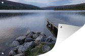 Tuindecoratie Scandinavische steiger in een meer in Zweden - 60x40 cm - Tuinposter - Tuindoek - Buitenposter