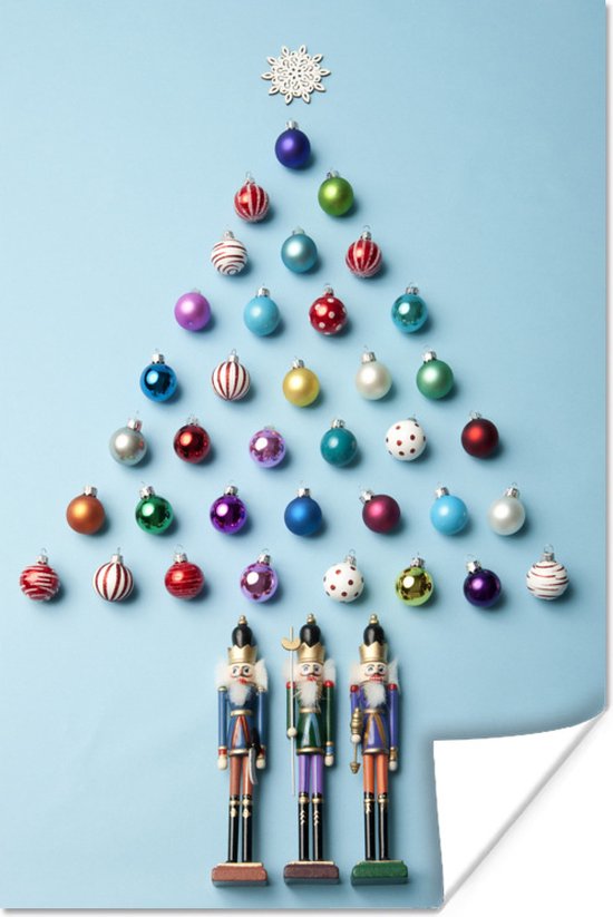 Poster Een kerstboom gemaakt van kerstballen op lichtblauwe 40x60 cm... | bol.com