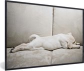 Photo encadrée - Chiot Labrador sur canapé cadre photo noir sans passe-partout 120x80 cm - Affiche encadrée (Décoration murale salon / chambre)