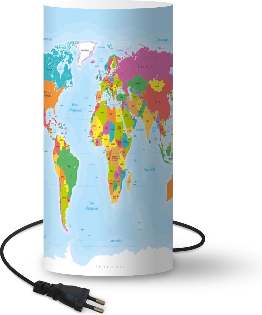 Lamp - Nachtlampje - Tafellamp slaapkamer - Franse Wereldkaart - Kleuren - Simpel - 54 cm hoog - Ø24.8 cm - Inclusief LED lamp