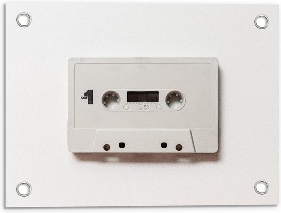Tuinposter – Cassettebandje op Witte Achtergrond - 40x30cm Foto op Tuinposter  (wanddecoratie voor buiten en binnen)
