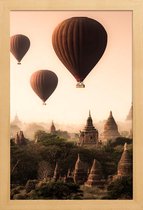 JUNIQE - Poster in houten lijst Hot Air Balloons in Bagan -20x30