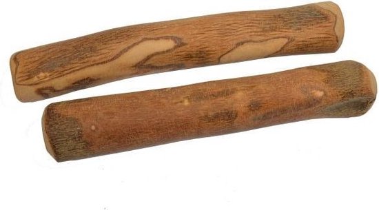 Twee bruine, onbewerkte olijftakken met een natuurlijke houtnerf en lichte vlekken.