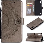 Voor Samsung Galaxy A10 Totem Bloem Reliëf Horizontale Flip TPU + PU lederen tas met houder & kaartsleuven & portemonnee (grijs)