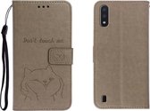 Voor Galaxy A01 reliëf Shiba Inu links en rechts lederen tas met standaard & kaartsleuf & sallet (grijs)