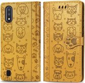 Voor Galaxy A01 Mooie kat en hond Embossing patroon Horizontale flip lederen tas, met houder & kaartsleuven & portemonnee & cartoon sluiting & lanyard (geel)