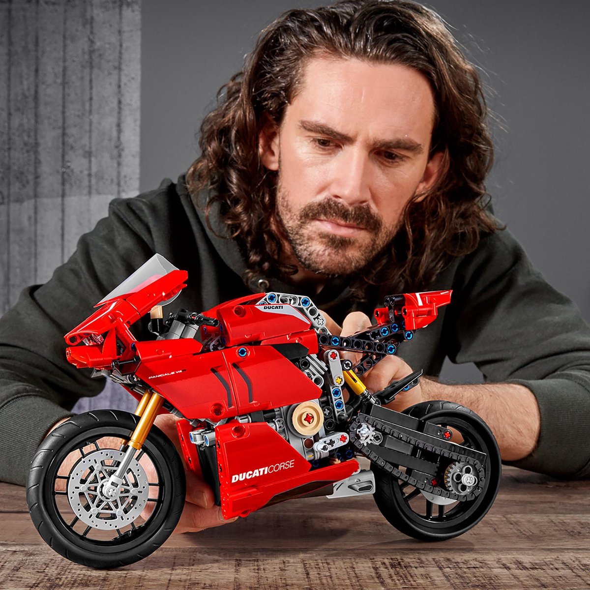 LEGO Technic Ducati Panigale V4 R 42107 — afbeelding 4