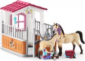 Schleich Horse Club - Paardenbox met Arabieren en paardenverzorgster - Speelfigurenset - Kinderspeelgoed voor Jongens en Meisjes - 5 tot 12 jaar