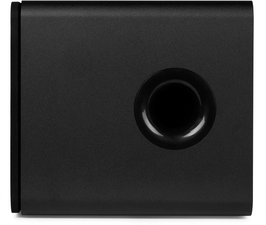 Zijkant van een zwarte subwoofer met een ronde basspoort.