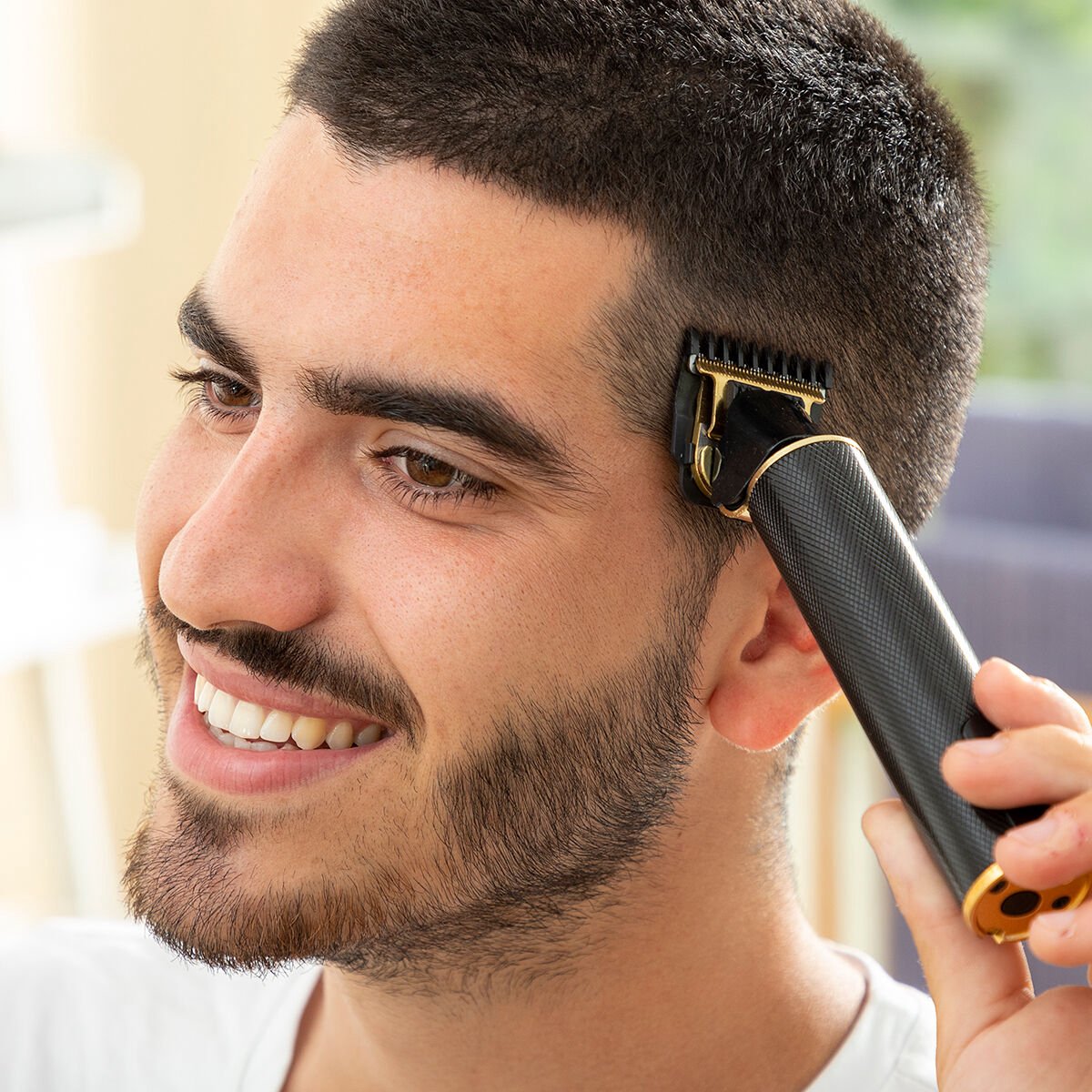 Tondeuse Mannen - Haartrimmer Mannen - Trimmer voor Hoofd & Baard - Complete Set - Oplaadbaar & Draagbaar - 3 Snelheden - LCD Scherm - 6 Kammen - Inclusief Olie
