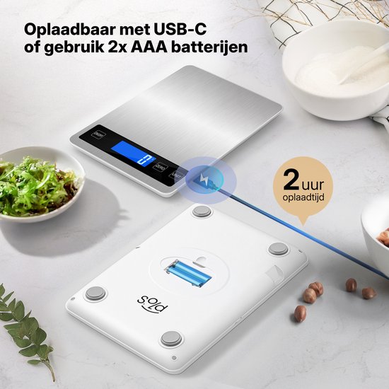 Une balance de cuisine se charge via USB-C, tandis qu'une autre balance fonctionnant sur piles est présentée.