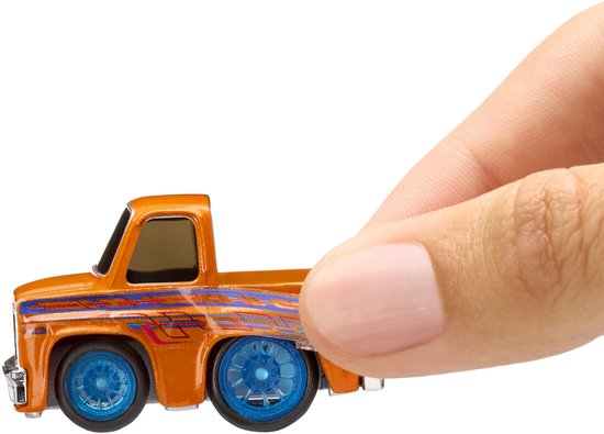 MGA Entertainment CarTuned - set met aangepast model - 1987 Chevy C10 van Merkloos — afbeelding 4