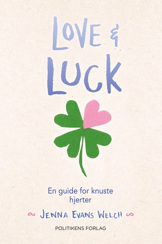 Boekomslag met de titel 'LOVE & LUCK' in blauwe letters, met daaronder een klavertje vier, deels groen en deels roze. Daaronder staat 'En guide for knuste hjerter' en de naam 'JENNA EVANS WELCH'.