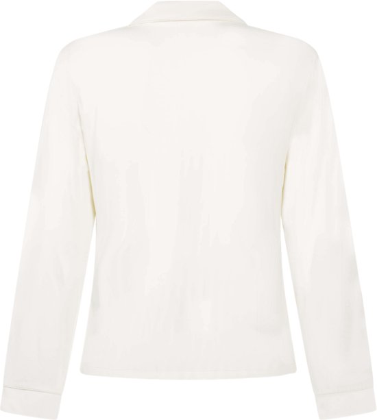 Achterkant van het crèmewitte pyjamashirt met lange mouwen.