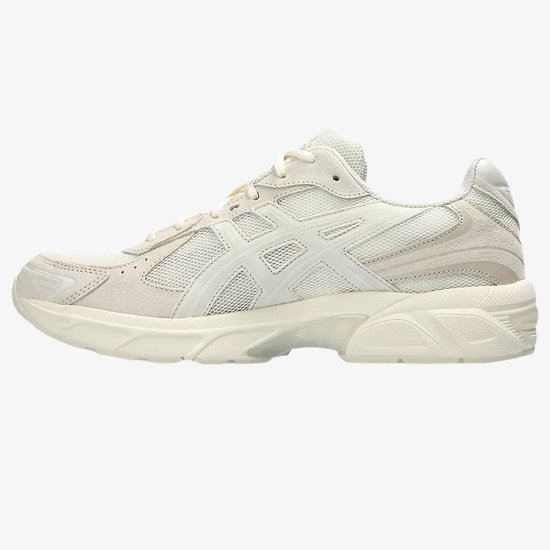 Crème ASICS GEL sneakers met mesh en suède details.