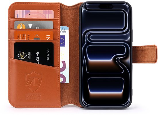 Bruine leren wallet bookcase open, met telefoon, creditcards en bankbiljetten erin.