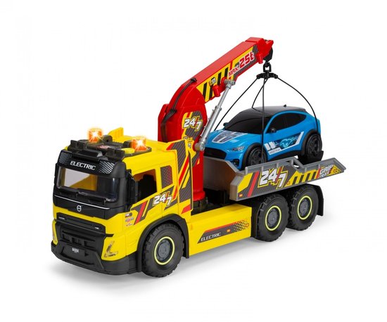 Gele takelwagen met rode kraan, met een blauwe Ford Mustang erop. Knipperende lichten op de cabine.
