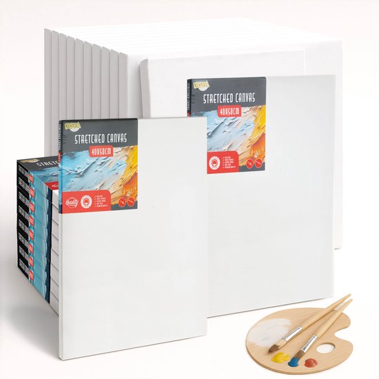 Verschillende gestapelde Joya gestrekte canvasdoeken 40x50 cm, met twee individuele doeken vooraan en een palet met kwasten.