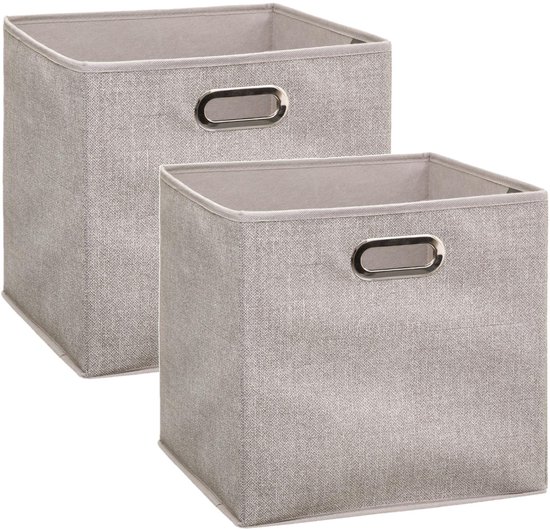 Deux boîtes de rangement grises en tissu aspect lin avec poignées en métal, placées côte à côte.