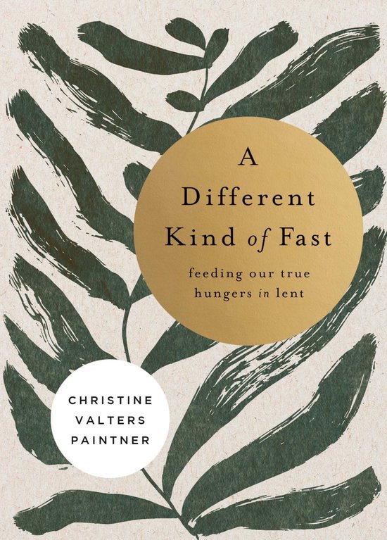 Boekomslag met gouden cirkel met tekst 'A Different Kind of Fast, feeding our true hungers in lent' en de naam van de auteur, Christine Valters Paintner, op een crème achtergrond met groene bladeren.