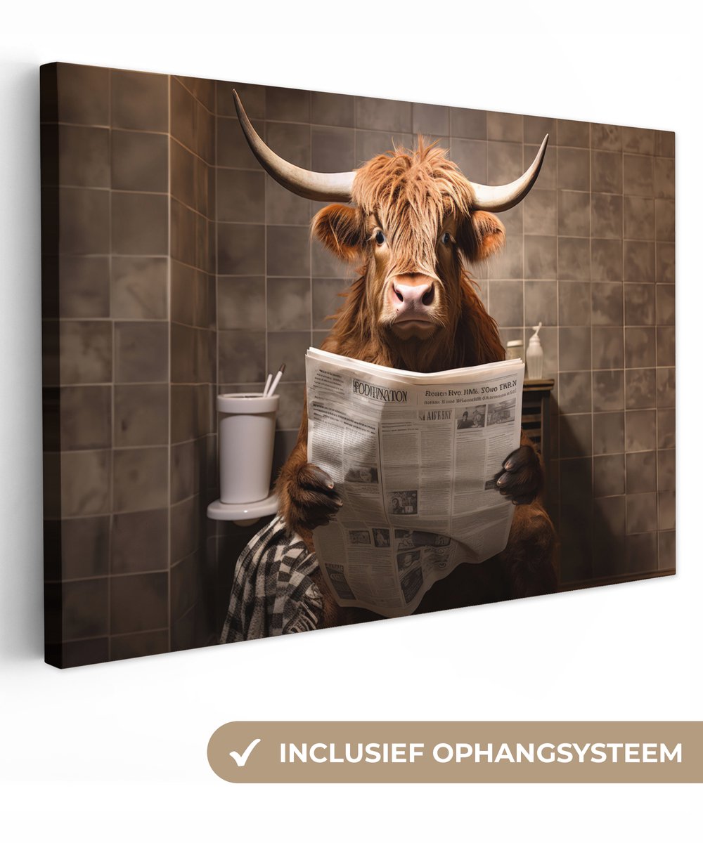 Canvas schilderij 180x120 cm - Exclusieve wanddecoratie Schotse hooglander - Krant - Toilet - Muurdecoratie woonkamer - Slaapkamer decoratie - Kamer accessoires - Schilderijen op canvas