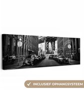 Canvas schilderij 150x50 cm - Wanddecoratie Straat - Brug - Amerika - Zwart wit - Muurdecoratie woonkamer - Slaapkamer decoratie - Kamer accessoires - Schilderijen op canvas