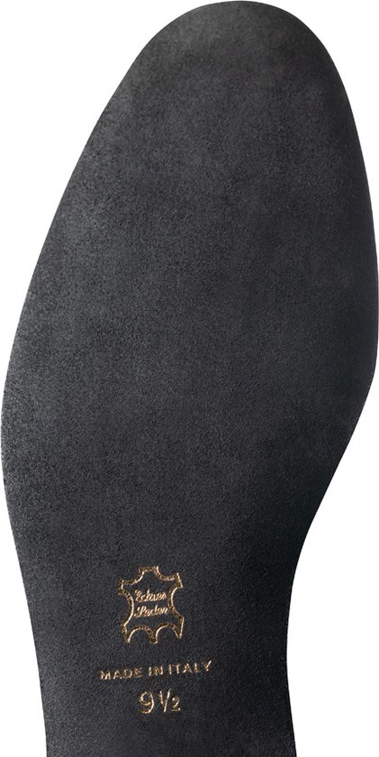 Semelle d'une chaussure noire en cuir avec 'Made in Italy' et '9 1/2'.