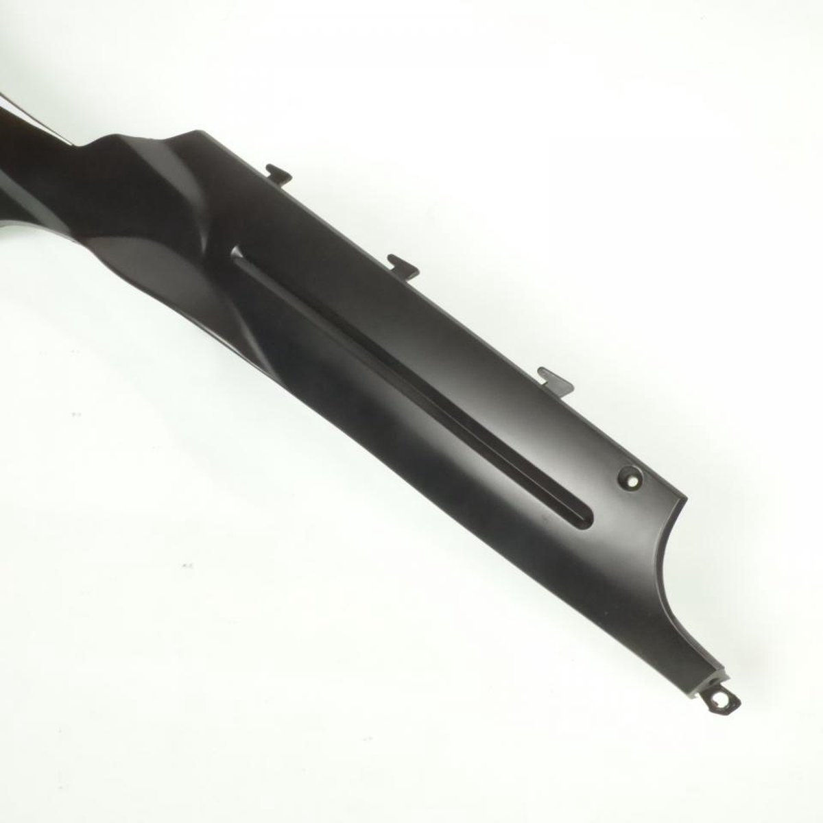 Sabot bas de caisse gauche origine pour Scooter Sukida 50 SK 50QT TB00-070301004 / noir mat Neuf