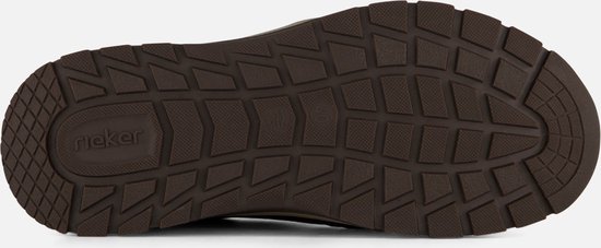 Onderkant van een bruine Rieker sneaker met een grof profiel en de merknaam 'Rieker'.