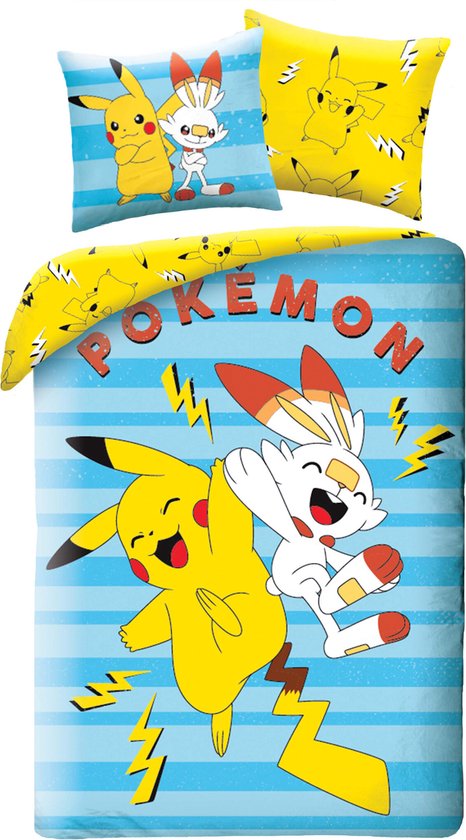 Pokémon dekbedovertrek met Pikachu en Scorbunny op een blauwe gestreepte achtergrond met 'POKEMON' tekst en gele bliksemschichten.