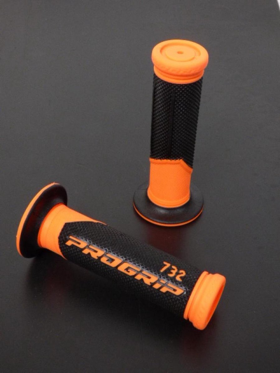 paar zwarte en oranje progrip road 732 handvatten voor motorscooters 50 met versnellingsbak