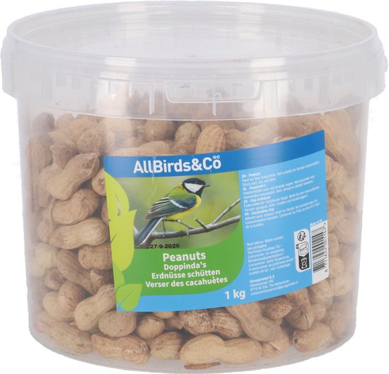 Doorzichtige emmer gevuld met pinda's in dop, met een label met de tekst 'AllBirds&Co Peanuts Doppinda's'.