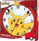 Grijze Pokémon klok met Pikachu in de hoofdrol, rode rand, op de verpakking met Pokémon logo.
