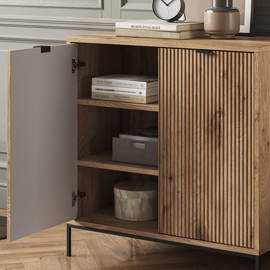 VICCO Eliza kast in Viking Eik met open deur, ribbeldeuren, lichte planken en zwarte pootjes.