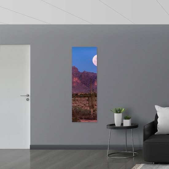 PVC Schuimplaat - Maan boven Bergen in Droog Gebied - 50x150 cm Foto op PVC Schuimplaat (Met Ophangsysteem)