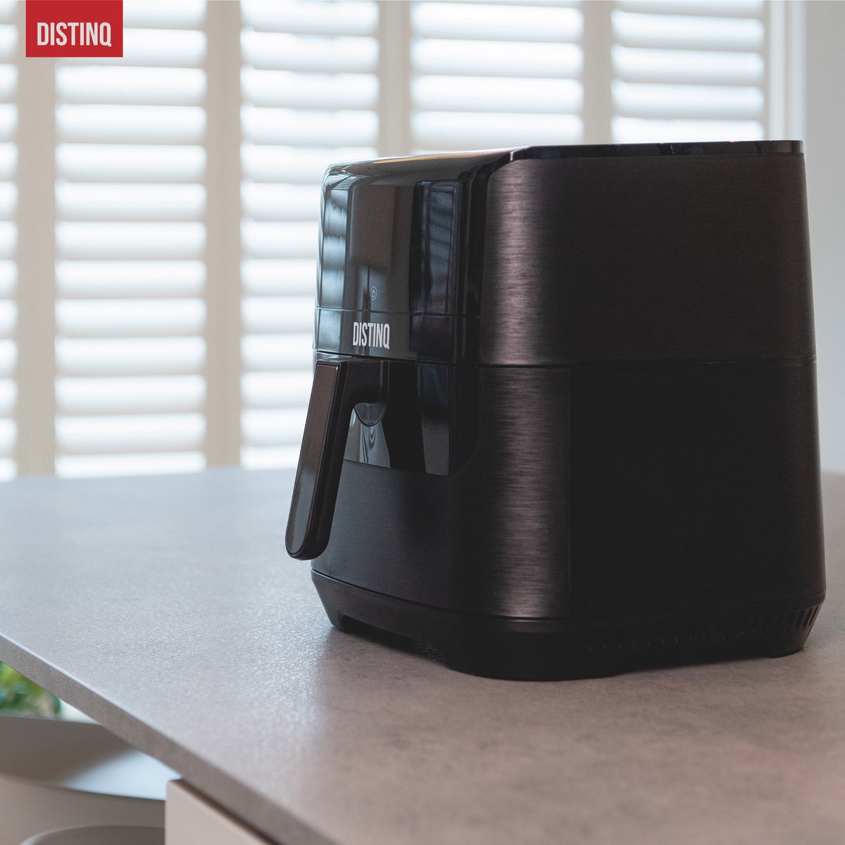 Afbeelding 2 van DistinQ Heteluchtfriteuse XXL AirFryer - 1800Watt - Inhoud 6,5 liter - Zwart