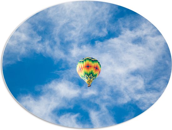WallClassics - PVC Schuimplaat Ovaal - Onderaanzicht van Luchtballon bij Sluierbewolking - 108x81 cm Foto op Ovaal  (Met Ophangsysteem)