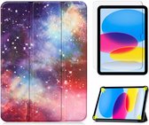 Tablethoes en Screenprotector geschikt voor Apple iPad 10 10.9 (2022) - Tri-fold hoes met Auto/Wake functie en Magnetische sluiting - Galaxy