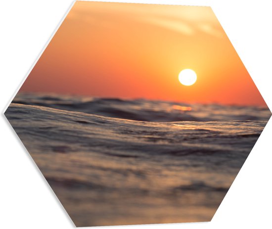 WallClassics - PVC Schuimplaat Hexagon  - Kalmerende Zee met Zonsondergang - 60x52.2 cm Foto op Hexagon (Met Ophangsysteem)