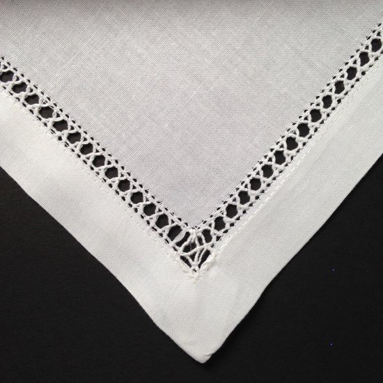 Linen & Cotton Luxe Rustiek Landelijk Wijnoogst Tafelkleed Antea - 100% Linnen, Wit Eendenei Blauw (137 x 200 cm) Wasbaar Eettafel Dekken Stippen voor Home Keuken Zomer Feest Partij Binnen en Buiten