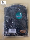 Donkergrijze San Vitale beanie in verpakking met "Fashion" sticker.