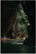WallClassics - Poster Glossy - Grotte Haute avec Végétation - 50x75 cm Photo sur Papier Poster avec Finition Brillante