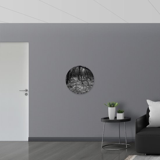WallClassics - Cercle mural en panneau de mousse PVC - Branches dans la forêt Zwart / Wit - 60x60 cm Photo sur cercle mural (avec système d'accrochage)