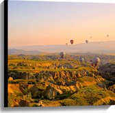 WallClassics - Canvas  - Luchtballonnen boven Bergen en Heuvels - 60x60 cm Foto op Canvas Schilderij (Wanddecoratie op Canvas)