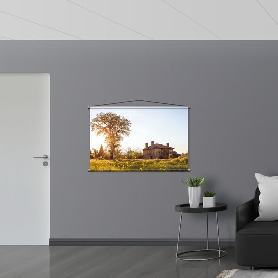 WallClassics - Affiche textile - Bâtiment abandonné près d'un arbre - 120x80 cm Photo sur textile