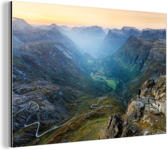Geiranger vallei in Noorwegen Aluminium 60x40 cm - Foto print op Aluminium (metaal wanddecoratie)