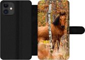 Bookcase Geschikt voor iPhone 12 Pro Max telefoonhoesje - Paard - Bos - Bruin - Met vakjes - Wallet case met magneetsluiting
