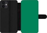 Bookcase Geschikt voor iPhone 12 telefoonhoesje - Groen - Bos - Kleuren - Met vakjes - Wallet case met magneetsluiting
