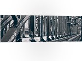 WallClassics - PVC Schuimplaat- Stalen Balken - 90x30 cm Foto op PVC Schuimplaat